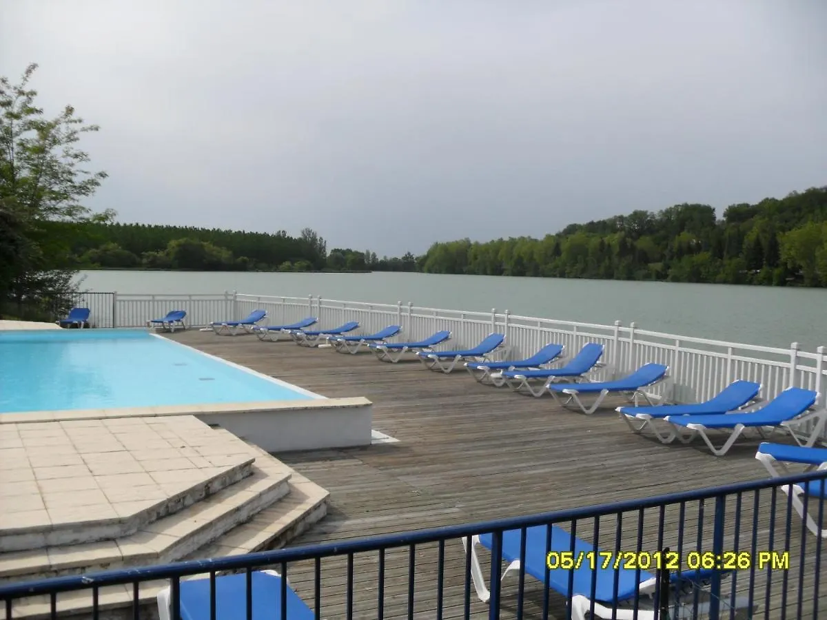 Le Hameau Du Lac Avec Piscine Dans Residence, ,Appart Classe 1 Etoile Marciac