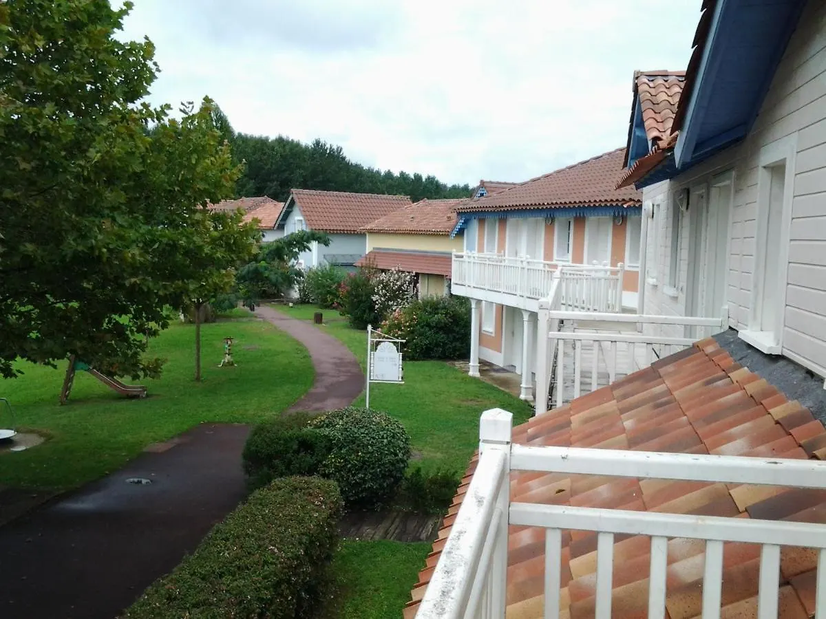 Holiday home Le Hameau Du Lac Avec Piscine Dans Residence, ,Appart Classe 1 Etoile Marciac