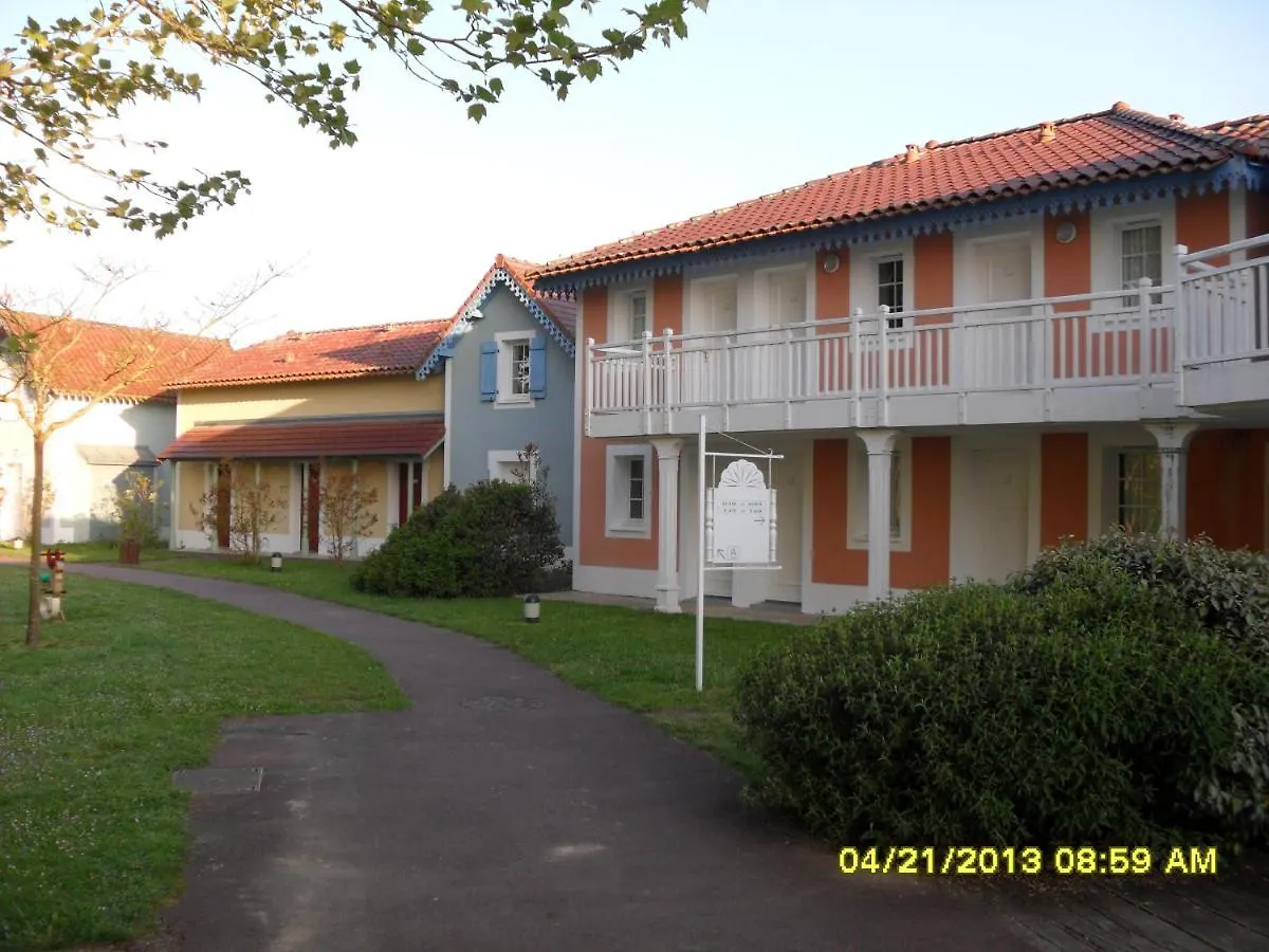Le Hameau Du Lac Avec Piscine Dans Residence, ,Appart Classe 1 Etoile Marciac 0*,  France