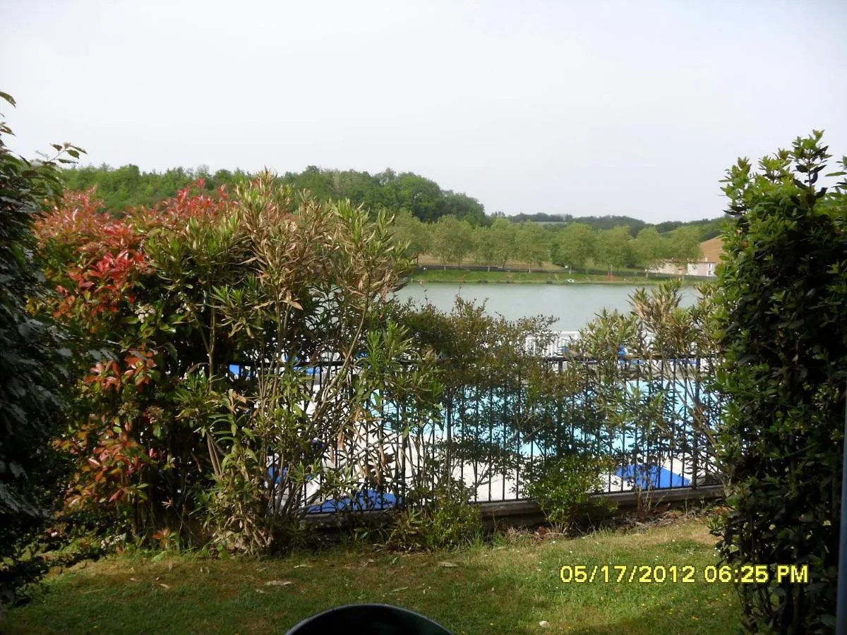 Le Hameau Du Lac Avec Piscine Dans Residence, ,Appart Classe 1 Etoile Marciac Holiday home