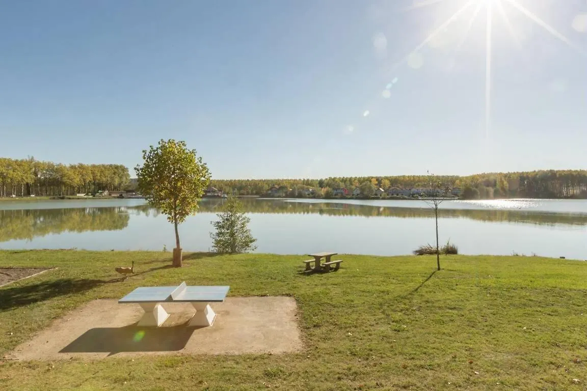 Le Hameau Du Lac Avec Piscine Dans Residence, ,Appart Classe 1 Etoile Marciac 0*,
