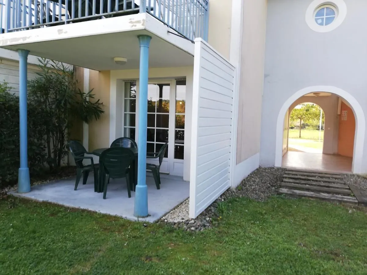 Le Hameau Du Lac Avec Piscine Dans Residence, ,Appart Classe 1 Etoile Marciac France