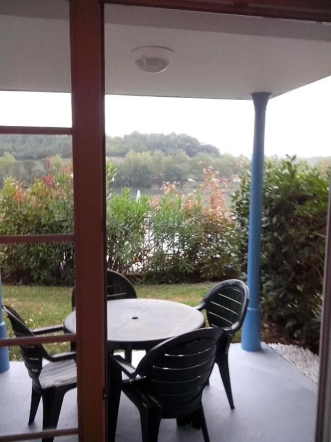 Le Hameau Du Lac Avec Piscine Dans Residence, ,Appart Classe 1 Etoile Marciac France