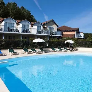  Hébergement de vacances Charmante Maisonette Au Bord Du Lac Avec Piscine